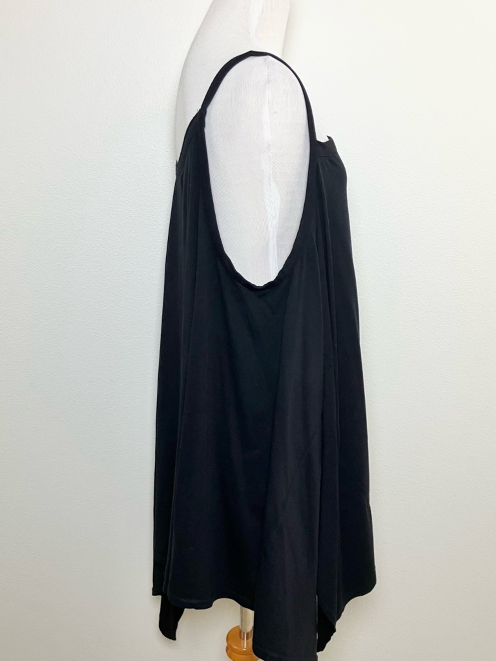 Free est | Asymmetrical Black Dress - Picture 4 of 7